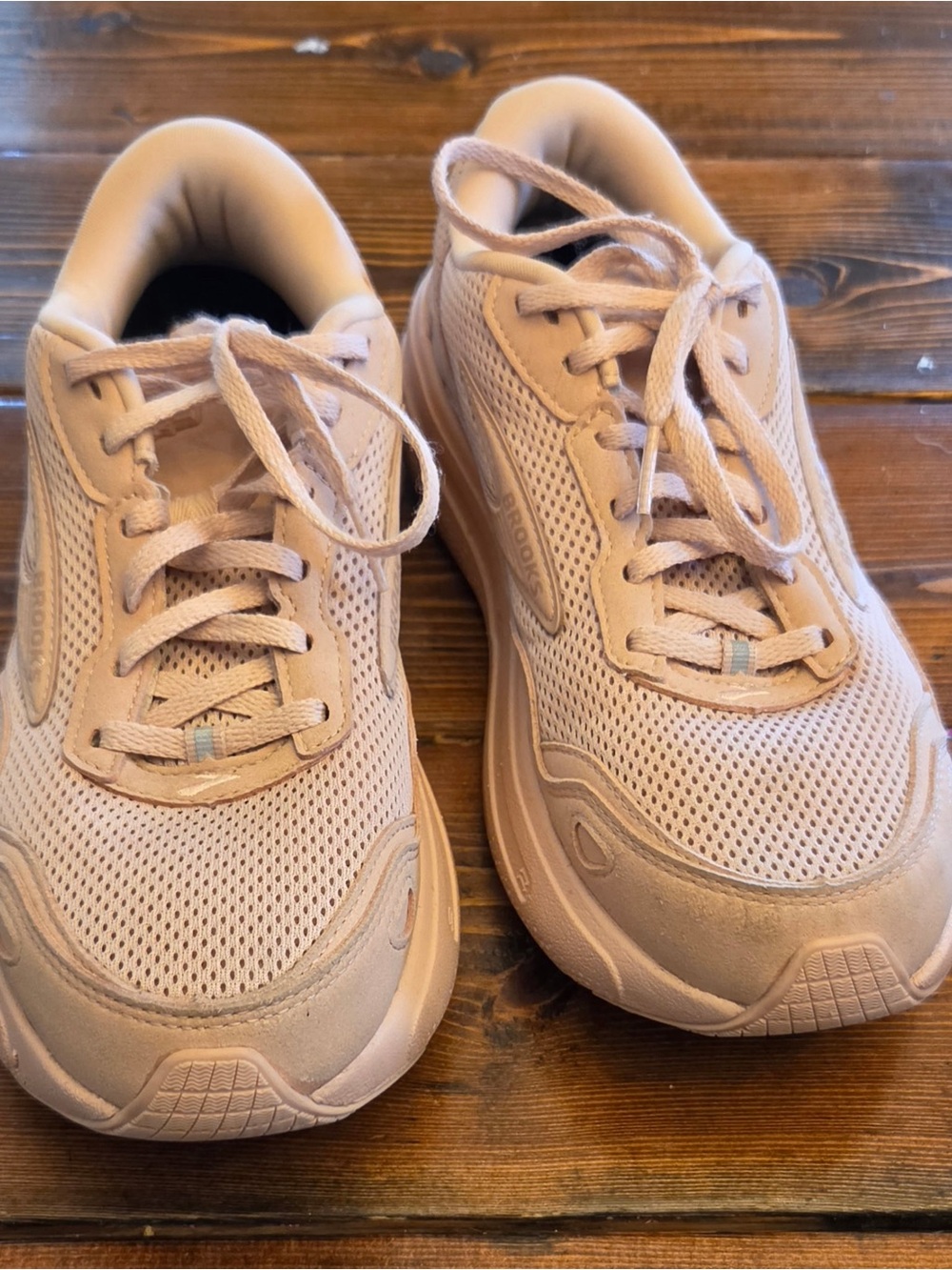 Brooks Women's Athletic Sneakers in Light Pink